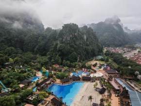 Cozy Suite with 270 Degree Mountain and Theme Park Views